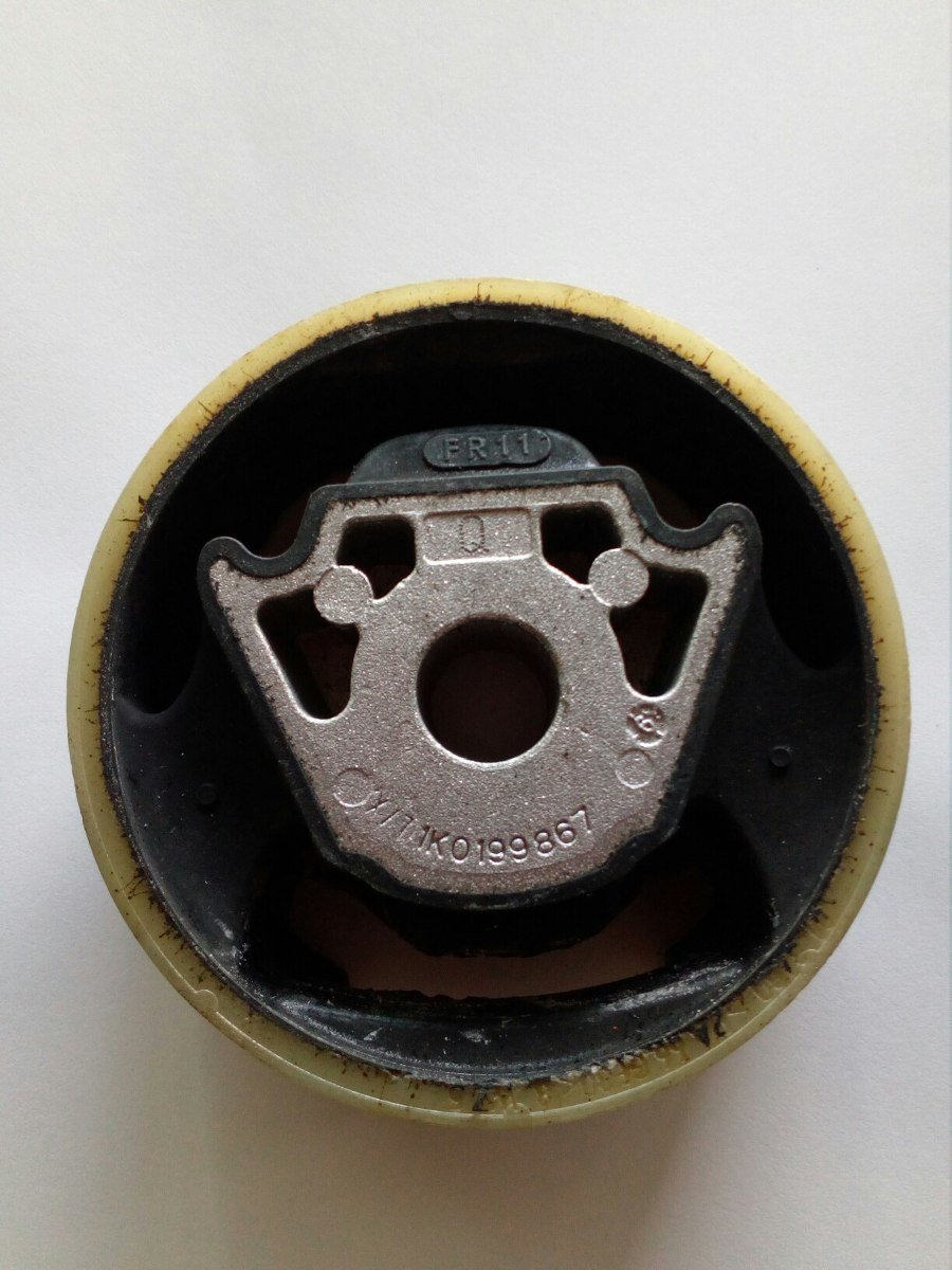 Volkswagen Caddy 2004-2010 Model Arası Travers Takozu Alt İthal Ürün